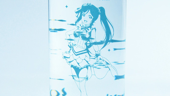 水を入れると小さなAQUARIUMに！