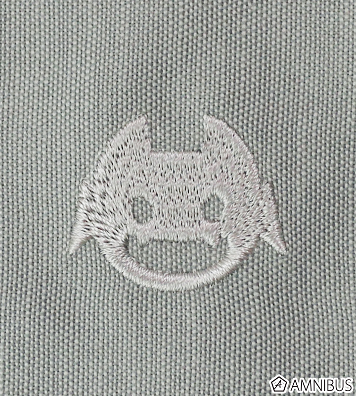 ワンポイント刺繍シャツ(津島善子)